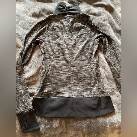LULULEMON Long Sleeve 1/4 Zip - Picture 2 of 3
